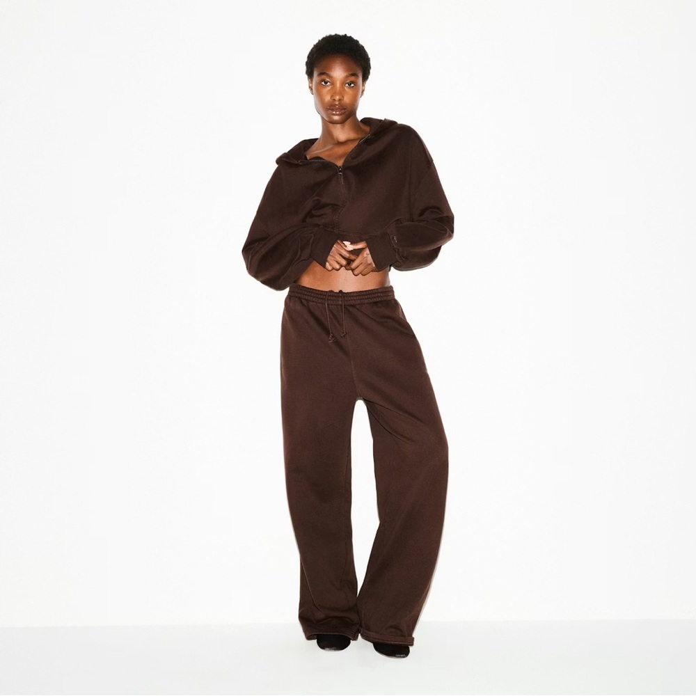 Skims Boyfriend Fleece Oversized Straight Leg Pant in Espresso